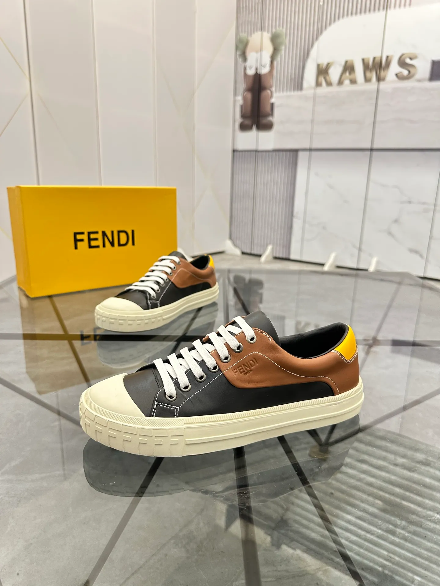 Selling men's shoes 💰: 💰P440¥ Product trademark: Fendi* "Fendi*" low-top casual shoes Regular size: 38-44 (can be customized to 45) Product materials: imported cowhide upper, sheepskin lining, original outsole. No.:6735